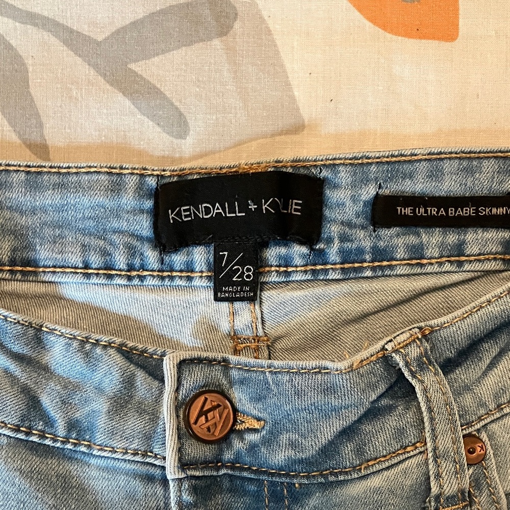 Kendall & Kylie Sky Blue Ankle Jeans - Size 7x28 - Picture 9 of 12